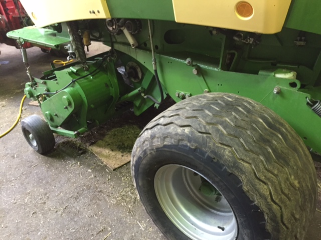 Krone Comprima V150 Baler